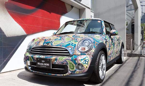 Nicole MINIによる東日本大震災復興支援チャリティーオークション（2013年4月）