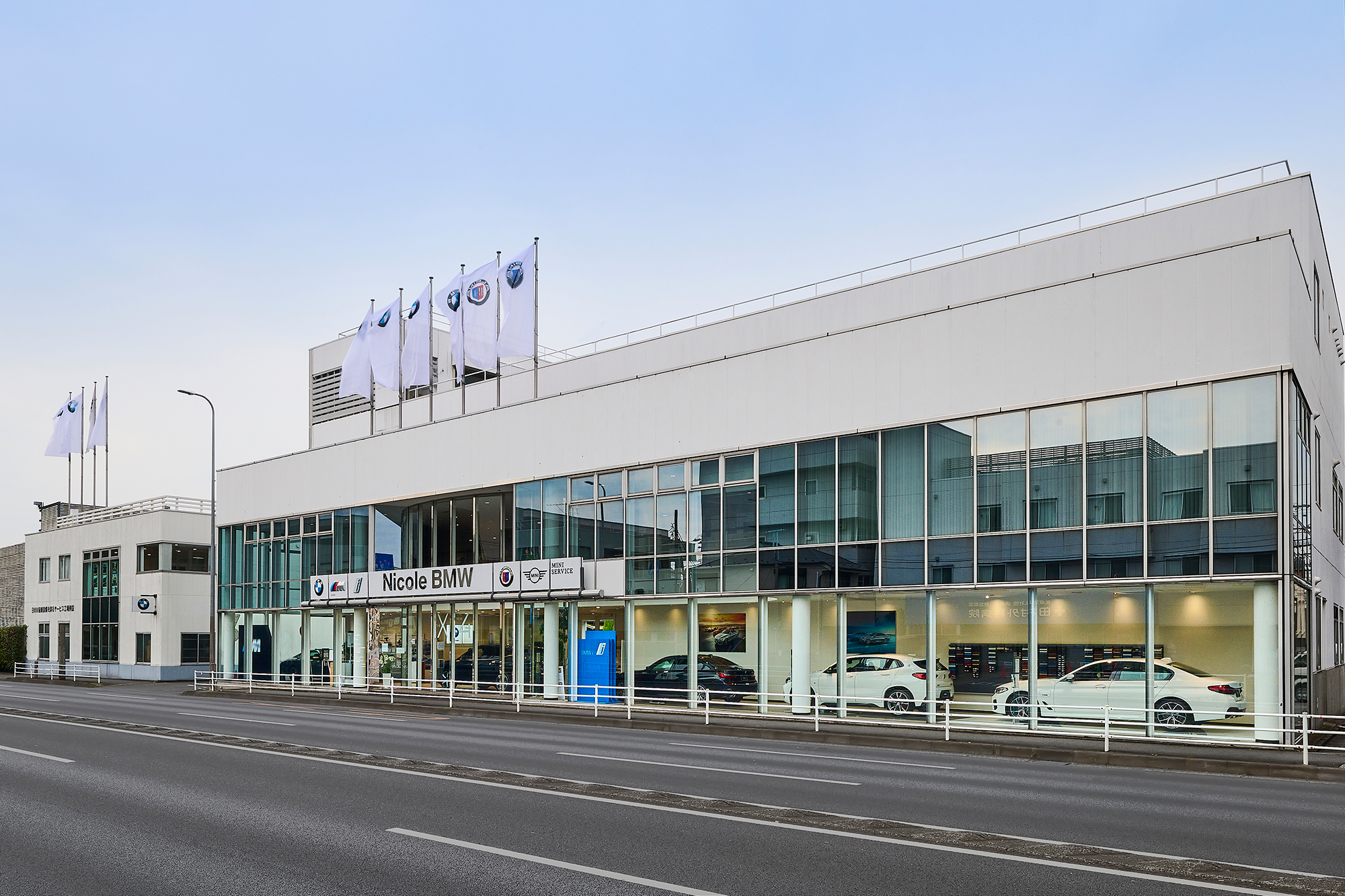 BMW正規ディーラー Nicole BMW 本社 ショールーム外観(川崎市幸区)