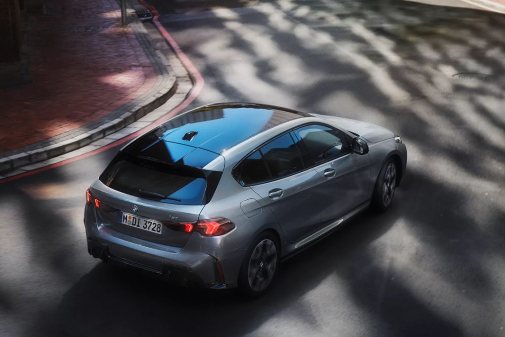 BMW 1シリーズ 走行シーン 俯瞰
