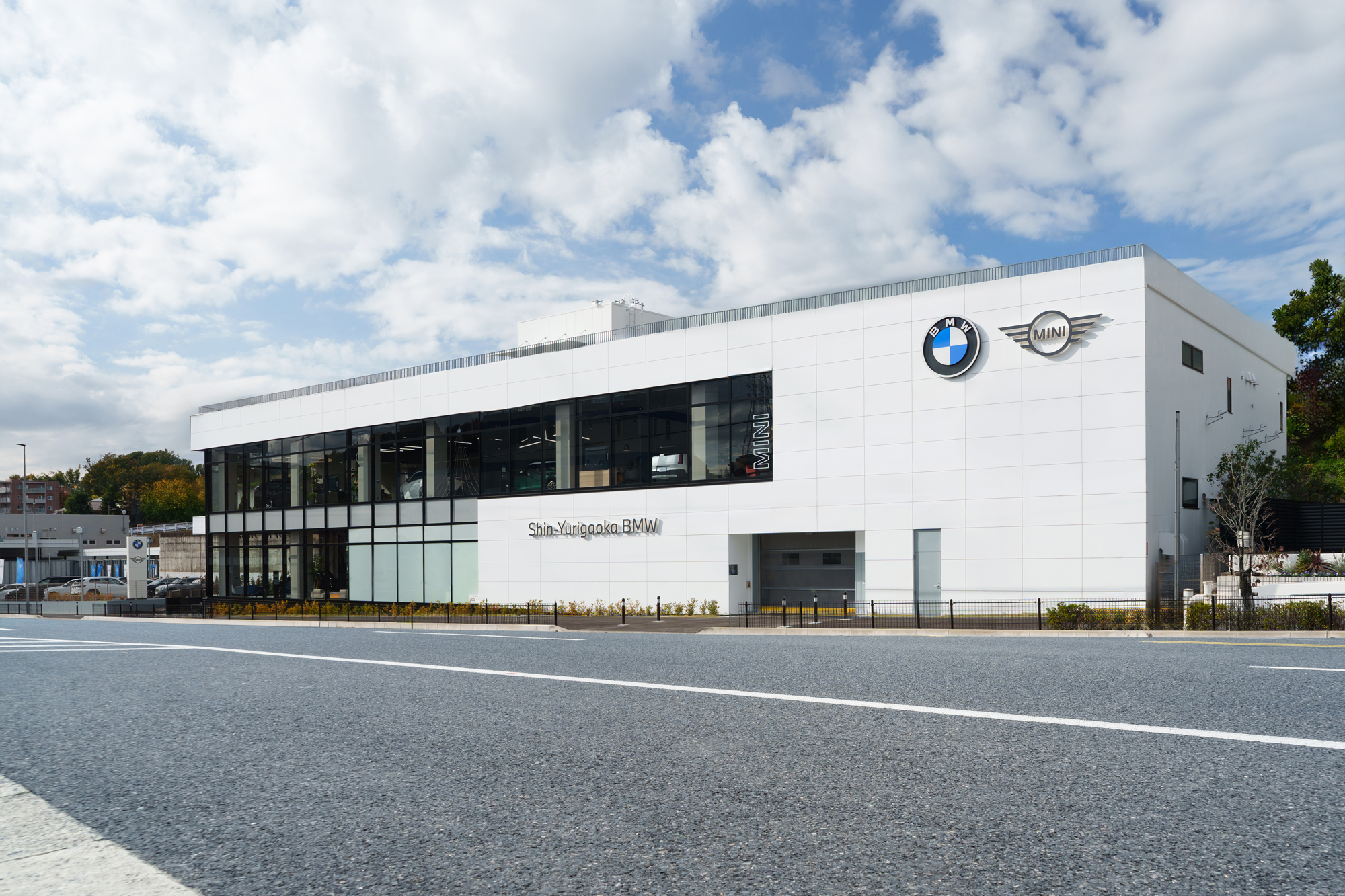 BMW認定中古車拠点 BMW Premium Selection 新百合ヶ丘 の外観（川崎市麻生区）