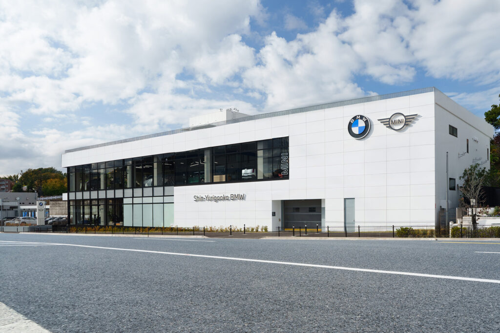 MINI正規ディーラー MINI 新百合ヶ丘 ショールーム外観（川崎市麻生区）