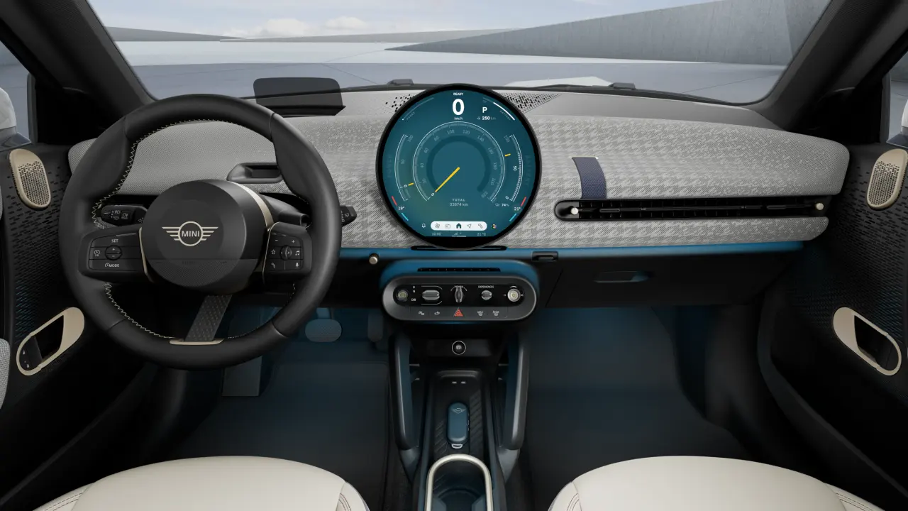 モダンで洗練されたディテールにこだわるなら、Favoured TRIMがおすすめです。プレミアムな素材が、インテリアのコントラストを際立たせます。この表現力豊かなデザイン・コンセプトの象徴が、リサイクル生地で作られたニット素材のダッシュボード。