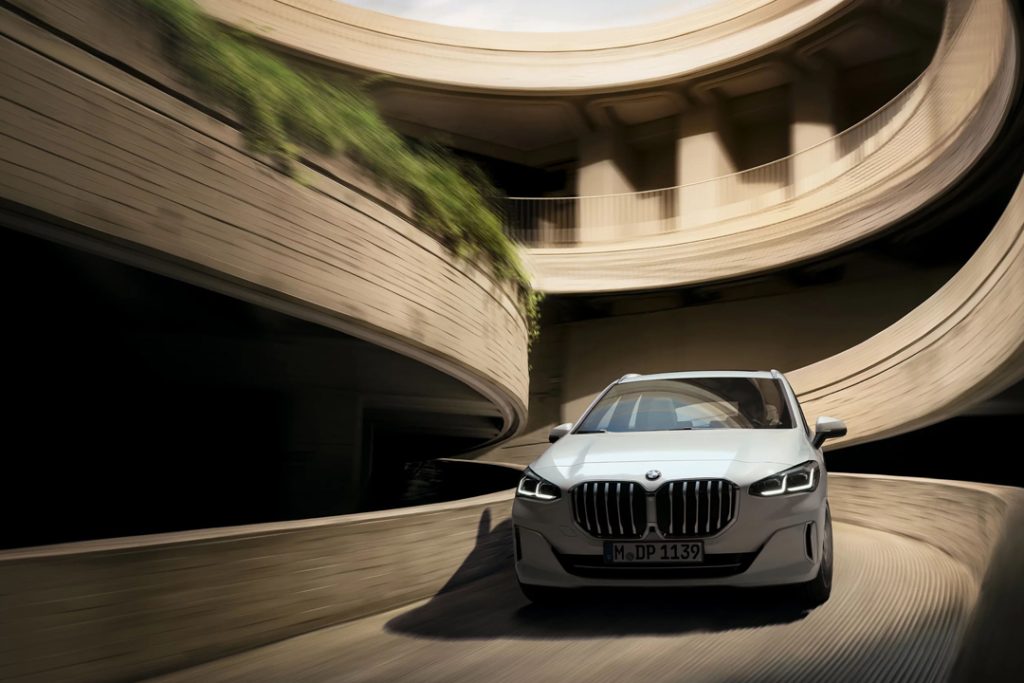 BMW 2シリーズ アクティブツアラー ダイナミック 走行シーン