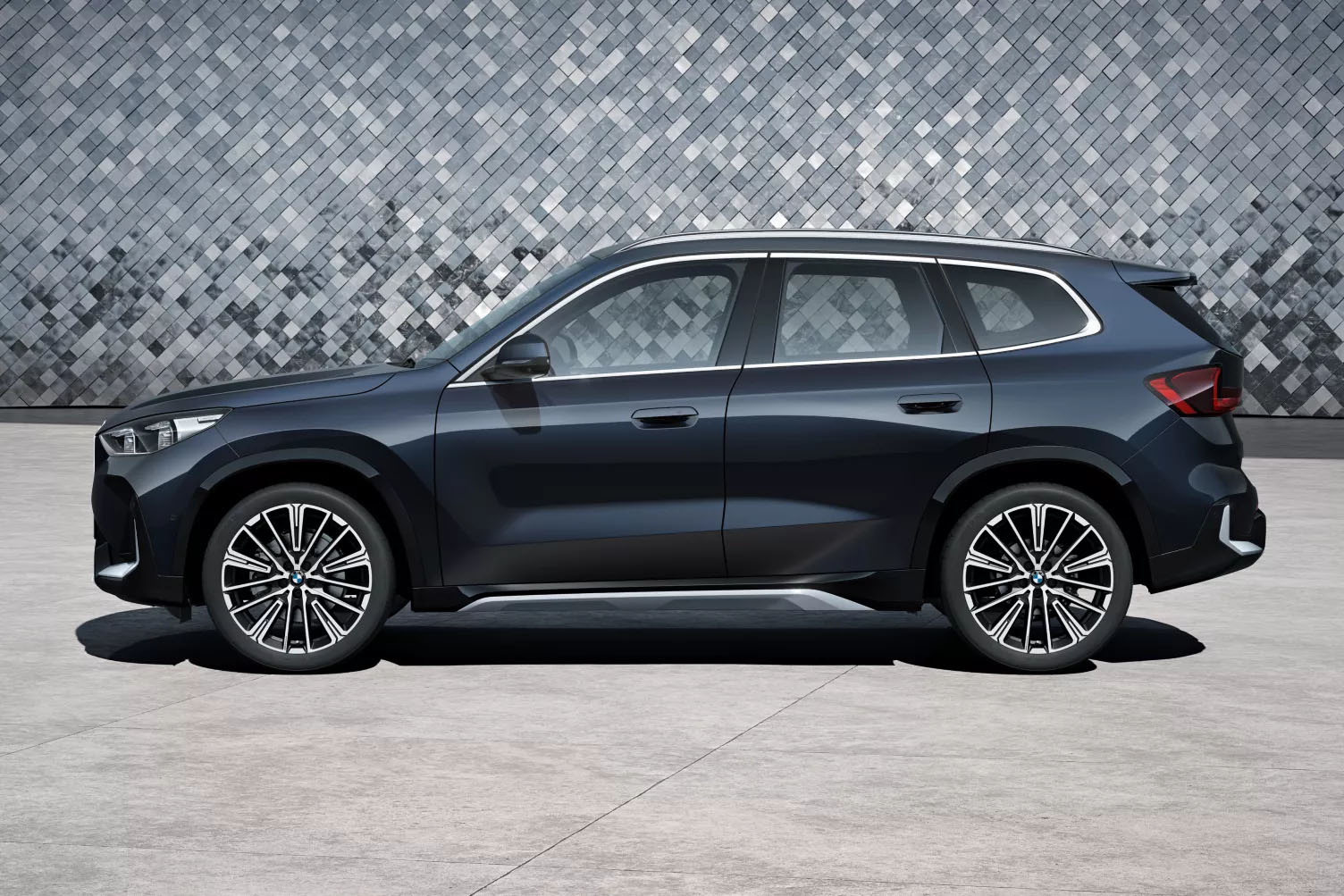 BMW X1 サイドビュー