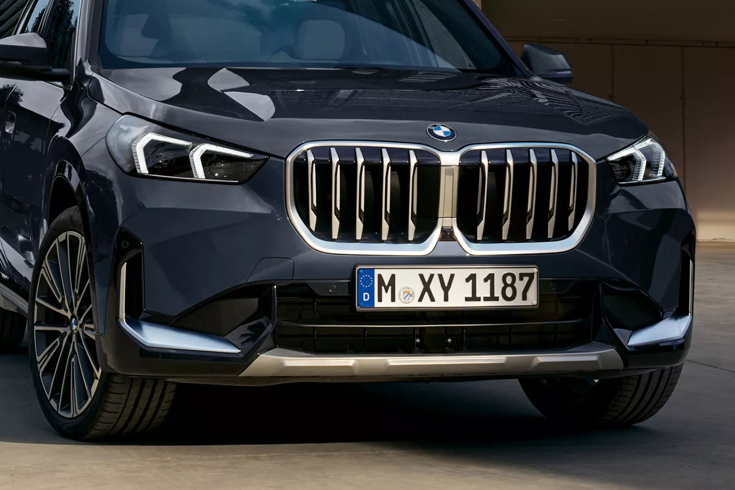 BMW X1 フロントビュー